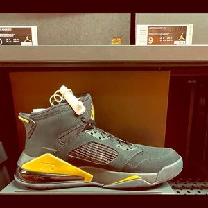 Jordan Mars 270 Black Metallic Gold Size 9 New